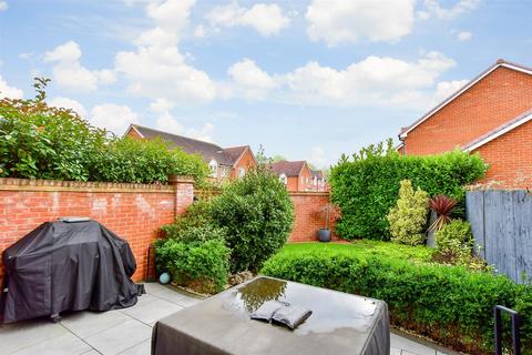 23 Constable Gardens, Littlehampton, BN17 7FX