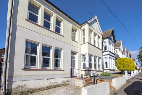 2 bedroom flat for sale, Leigh Hall Road, Leigh-on-sea, SS9