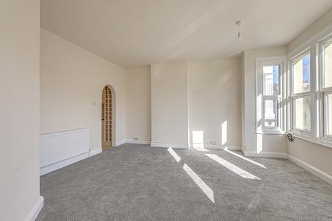 2 bedroom flat for sale, Leigh Hall Road, Leigh-on-sea, SS9