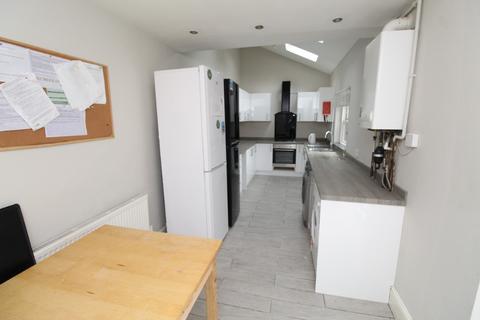 6 bedroom detached house to rent, Balfour Road, Nottingham NG7