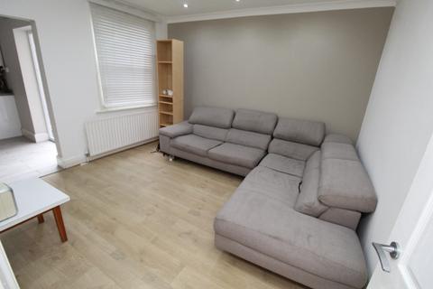 6 bedroom detached house to rent, Balfour Road, Nottingham NG7