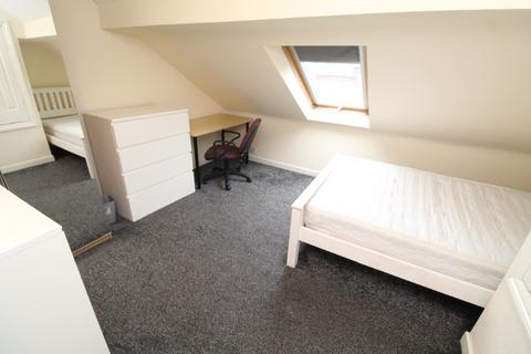 6 bedroom detached house to rent, Balfour Road, Nottingham NG7