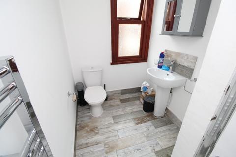 6 bedroom detached house to rent, Balfour Road, Nottingham NG7