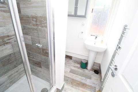 6 bedroom detached house to rent, Balfour Road, Nottingham NG7