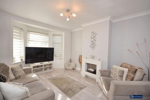 2 bedroom maisonette for sale, Southend Arterial Road, Hornchurch, RM11