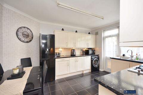 2 bedroom maisonette for sale, Southend Arterial Road, Hornchurch, RM11