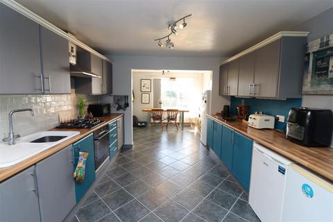 3 bedroom terraced house for sale, Concorde Drive, Barnstaple