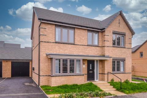 4 bedroom detached house for sale, Redwing Close, Huddersfield