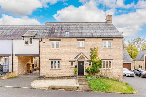 4 bedroom detached house for sale, Orchard Close, Geddington NN14