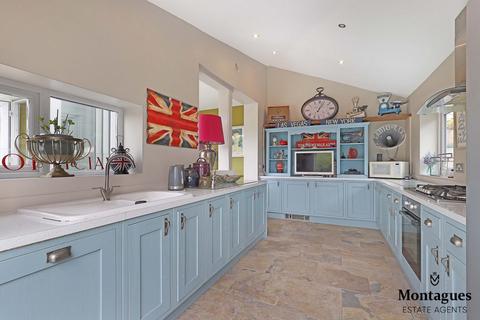 6 Green Walk, Ongar, CM5 9HR