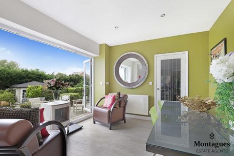 6 Green Walk, Ongar, CM5 9HR