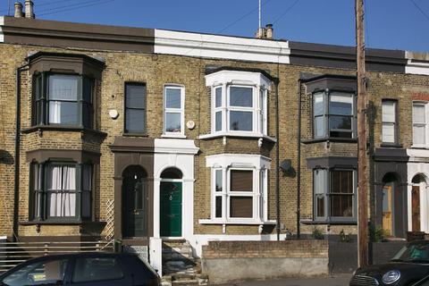 4 bedroom terraced house to rent, Glyn Road, London E5