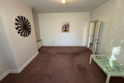 3 bedroom terraced house to rent, Princes Avenue, London