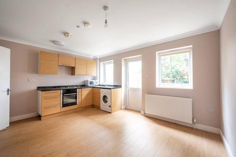 5 bedroom end of terrace house for sale, High Road, New Southgate, London, N11