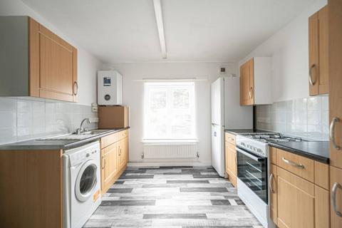 1 bedroom maisonette for sale, Caney Mews, Cricklewood, London, NW2