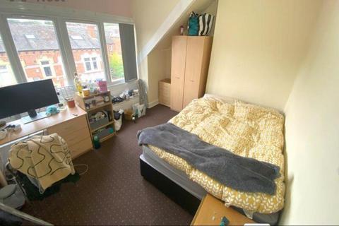6 bedroom house to rent, Regent Park Avenue, Leeds LS6