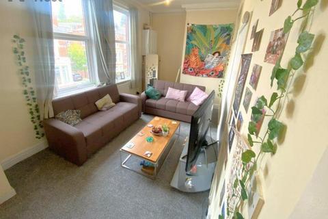 6 bedroom house to rent, Regent Park Avenue, Leeds LS6