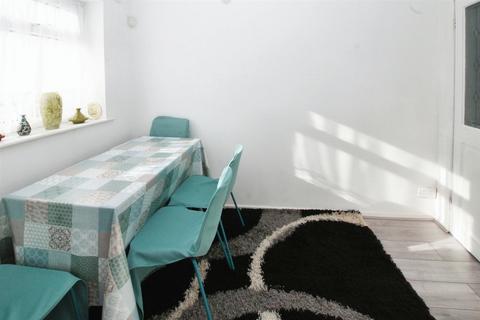 12 Botany Avenue, Bradford, BD2 1EU