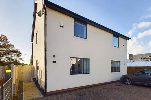 2 bedroom semi-detached house for sale, Cavalier Crescent, Worcester, Worcestershire, WR5