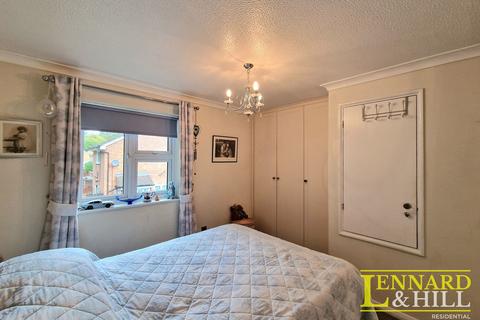81 Curling Lane, Badgers Dene, Grays, RM17 5JJ