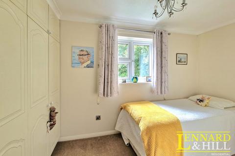 81 Curling Lane, Badgers Dene, Grays, RM17 5JJ