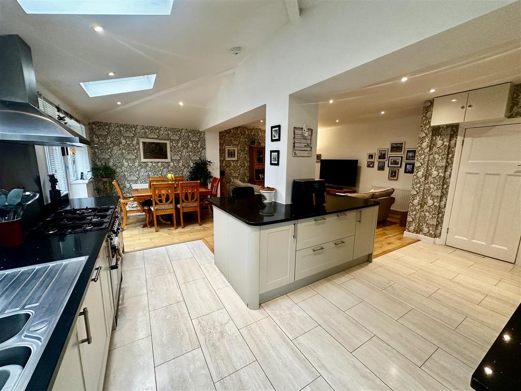 Woodvale Road, Darlington 3 bed semidetached house for sale £330,000