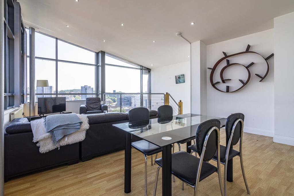 Flat17 The Point-17