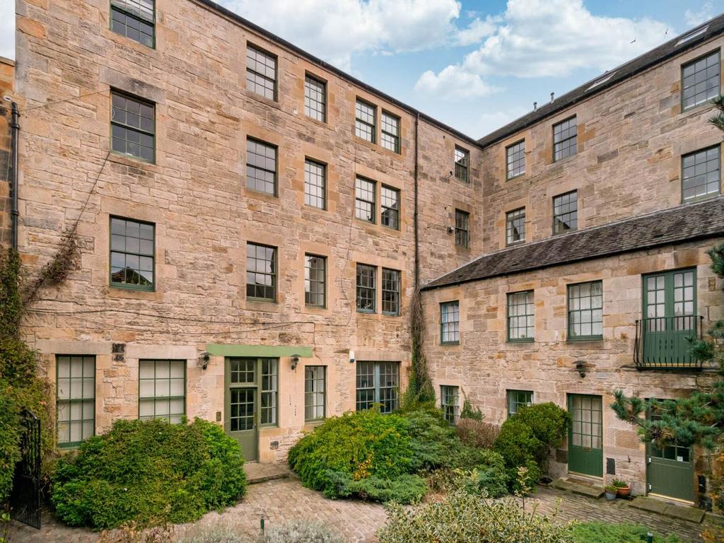 66080 95-4-Constitut