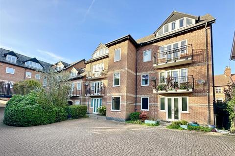 2 bedroom apartment for sale, St. Marys Road, Cromer NR27