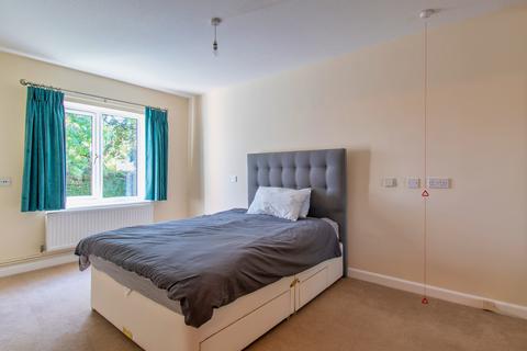 1 bedroom retirement property for sale, Kennet Court, Wokingham, Berkshire