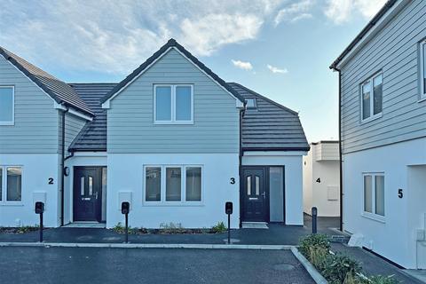 2 bedroom end of terrace house for sale, Nightingale Close, Redhill