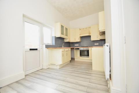 2 bedroom end of terrace house to rent, Kimberley Road, Southsea PO4