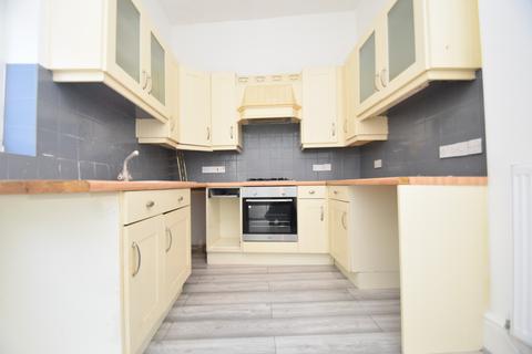 2 bedroom end of terrace house to rent, Kimberley Road, Southsea PO4