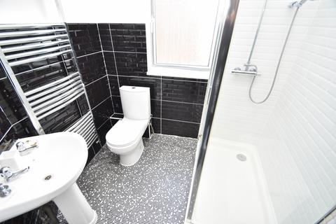 2 bedroom end of terrace house to rent, Kimberley Road, Southsea PO4