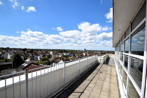 3 bedroom flat to rent, 225-235 West Road, Westcliff on Sea, Essex SS0