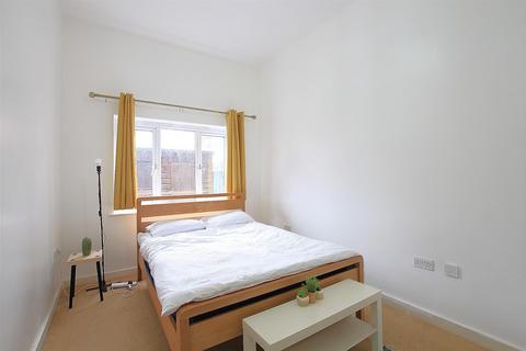 1 bedroom apartment to rent, 147 Hanworth Road, Hounslow TW3