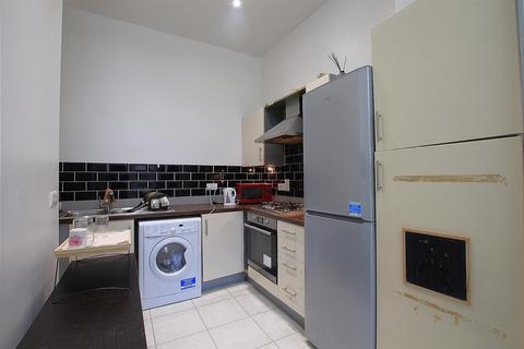 1 bedroom apartment to rent, 147 Hanworth Road, Hounslow TW3