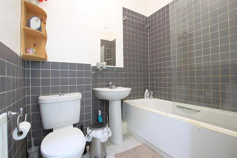 1 bedroom apartment to rent, 147 Hanworth Road, Hounslow TW3