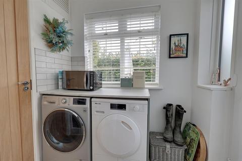 145 Ermin Street, Brockworth, Gloucester, GL3 4HG
