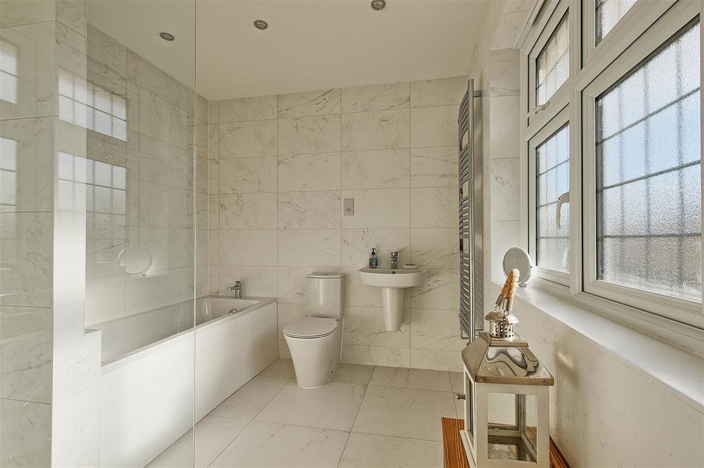 Ensuite to bedroom one.jpg