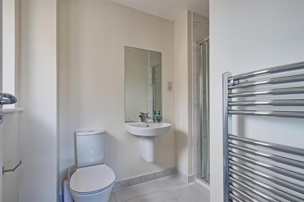 Ensuite for bedroom three.jpg
