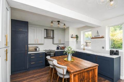 33 Birches Park Road, Codsall, Wolverhampton, WV8 2DT