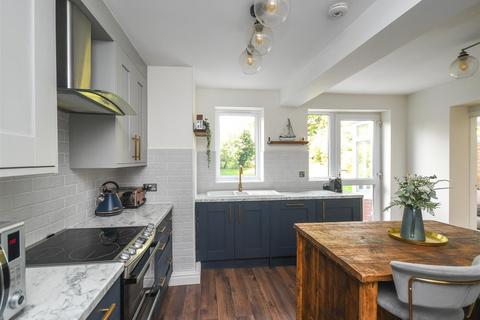 33 Birches Park Road, Codsall, Wolverhampton, WV8 2DT