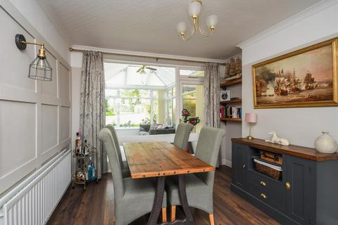 33 Birches Park Road, Codsall, Wolverhampton, WV8 2DT