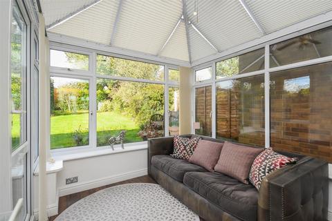 33 Birches Park Road, Codsall, Wolverhampton, WV8 2DT