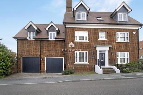 5 bedroom detached house to rent, Elizabeth Lockhart Way, Braintree CM7