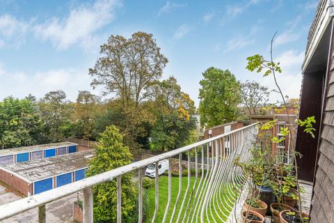 2 bedroom apartment for sale, Bromley Road, Beckenham, BR3