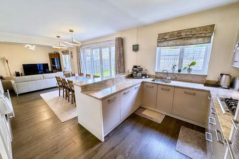 4 bedroom detached house for sale, Pinfold Drive, Prestwich, M25