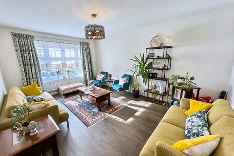 39 Pinfold Drive, Prestwich, Manchester, M25 3EQ