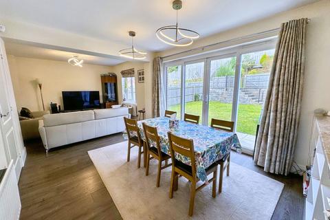 39 Pinfold Drive, Prestwich, Manchester, M25 3EQ